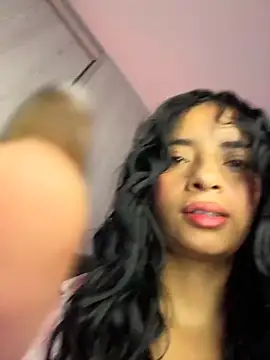 Laura fernandezII online show from December 22, 2025, 3:09 pm