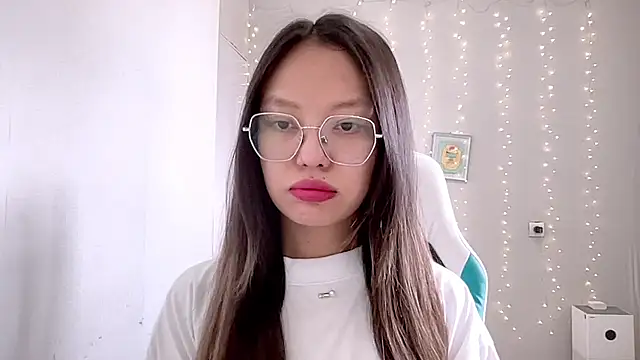 Risalynn online show from March 8, 2025, 4:45 am