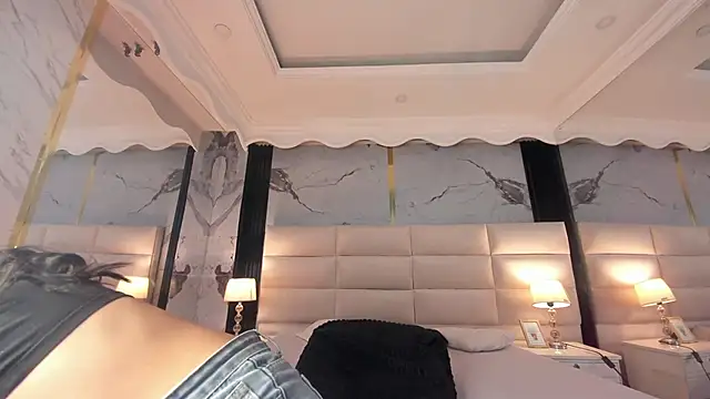 Princess Violett online show from November 10, 2025, 2:38 pm