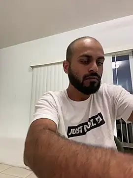 Snapshot of islandvybee55 chatting on January 31, 2025, 11:35 pm islandvybee55 online show from January 31, 2025, 11:35 pm