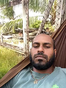 islandvybee55 online show from November 12, 2025, 5:02 pm