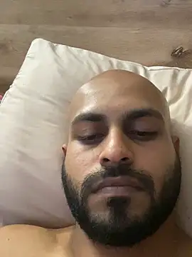 islandvybee55 online show from April 7, 2026, 6:19 pm