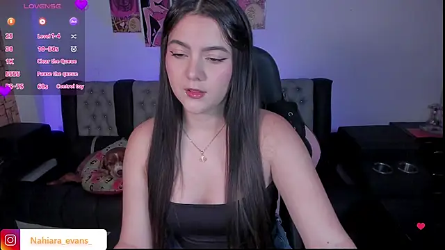NahiaraEvans  online show from December 21, 2024, 8:39 am