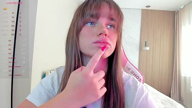 aesthetics  tease online show from October 20, 2025, 3:18 am