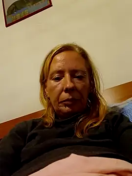 Snapshot of Ladykiss833 chatting on September 18, 2025, 7:38 pm Ladykiss833 online show from September 18, 2025, 7:38 pm