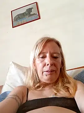 Snapshot of Ladykiss833 chatting on September 30, 2025, 2:00 pm Ladykiss833 online show from September 30, 2025, 2:00 pm