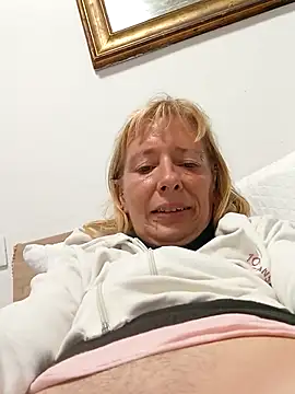 Snapshot of Ladykiss833 chatting on October 5, 2025, 9:24 pm Ladykiss833 online show from October 5, 2025, 9:24 pm