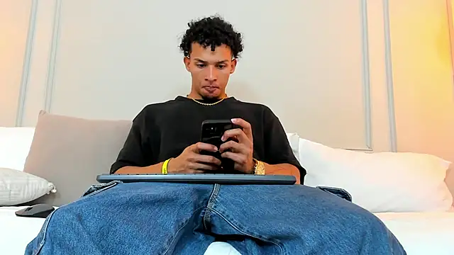 Dominick star online show from January 6, 2025, 3:42 am