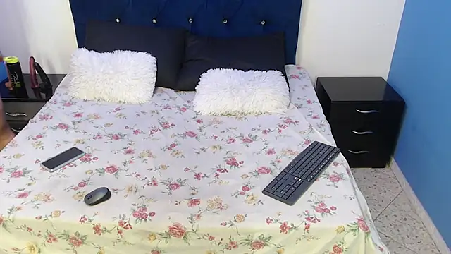 VickyJohnson1 online show from March 11, 2025, 8:42 pm