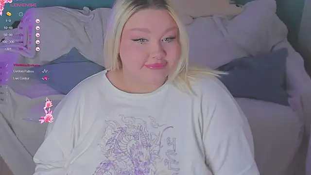 LilyBelll online show from March 18, 2025, 6:04 pm