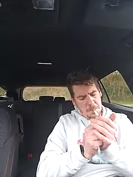 Snapshot of Titanhoott chatting on January 4, 2025, 11:33 am Titanhoott online show from January 4, 2025, 11:33 am