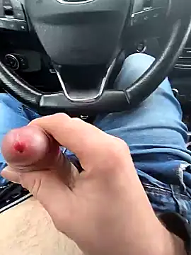 Snapshot of Titanhoott chatting on January 8, 2025, 12:47 pm Titanhoott online show from January 8, 2025, 12:47 pm