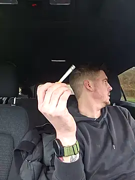 Snapshot of Titanhoott chatting on January 22, 2025, 11:01 am Titanhoott online show from January 22, 2025, 11:01 am