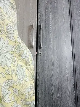 cutiecatty21 online show from October 27, 2025, 8:40 am