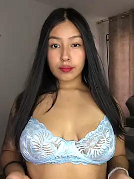 EmmaRossem online show from April 1, 2026, 7:33 pm