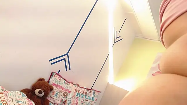 Snapshot of EsmeraldaSantoss chatting on January 29, 2025, 3:47 pm EsmeraldaSantoss online show from January 29, 2025, 3:47 pm