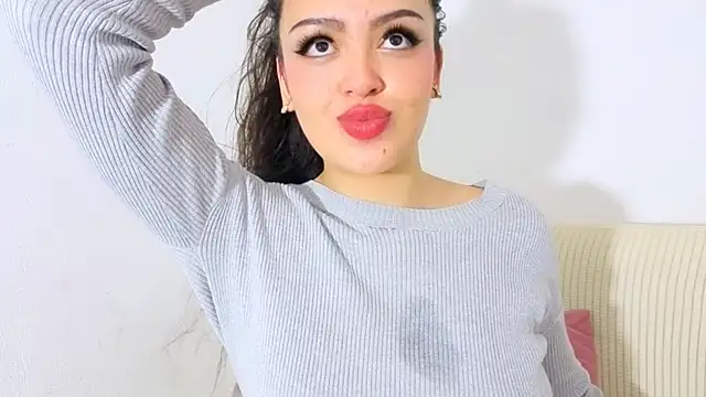 Snapshot of Sweet-Sophiee chatting on October 12, 2025, 10:53 pm Sweet-Sophiee online show from October 12, 2025, 10:53 pm