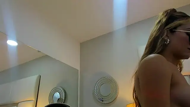 Snapshot of AmbarSantany chatting on March 13, 2025, 8:32 pm AmbarSantany online show from March 13, 2025, 8:32 pm