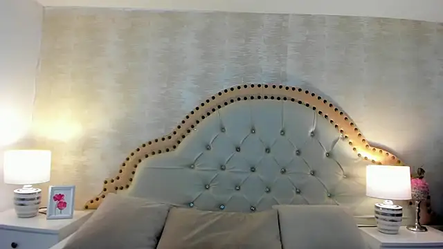 AmbarSantany online show from April 14, 2026, 10:05 pm