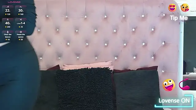 Snapshot of KikiSweet08 chatting on September 23, 2025, 4:15 am KikiSweet08 online show from September 23, 2025, 4:15 am