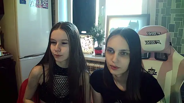 Snapshot of BlackHe4rts_ chatting on February 8, 2025, 3:08 am BlackHe4rts  online show from February 8, 2025, 3:08 am