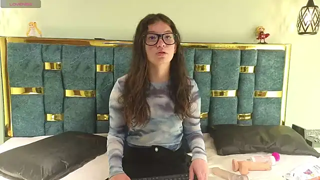 lilimini032 online show from February 24, 2025, 7:09 pm