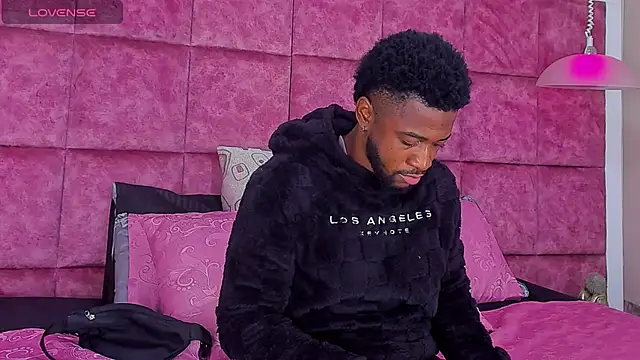 Drake Nassir4 online show from February 5, 2025, 2:26 pm