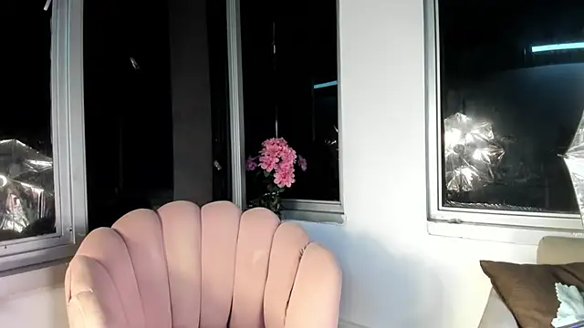 Megan Lim online show from December 15, 2024, 10:18 am