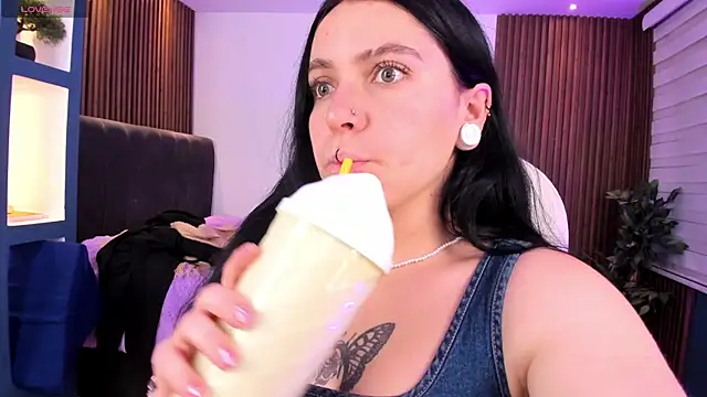 Snapshot of Lucy_Smith2 chatting on January 25, 2025, 3:40 am Lucy Smith2 online show from January 25, 2025, 3:40 am