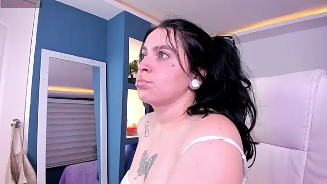 Snapshot of Lucy_Smith2 chatting on February 7, 2025, 3:34 am Lucy Smith2 online show from February 7, 2025, 3:34 am