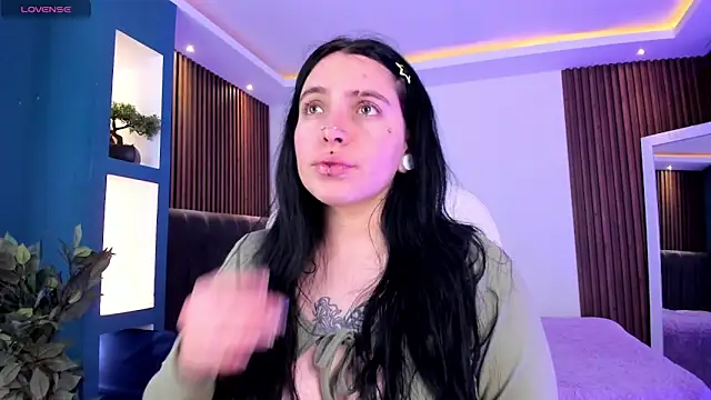 Snapshot of Lucy_Smith2 chatting on February 14, 2025, 4:04 am Lucy Smith2 online show from February 14, 2025, 4:04 am