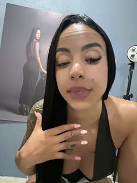 Elamesmamorena online show from May 18, 2026, 10:15 pm