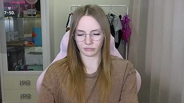 littlevildevil online show from March 5, 2025, 11:17 am