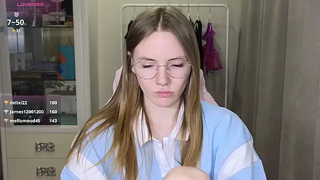 littlevildevil online show from March 16, 2025, 2:55 pm