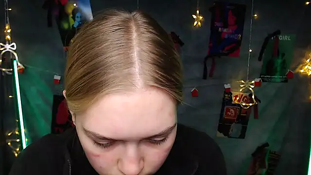 MademoiselleCl online show from January 17, 2026, 7:02 am