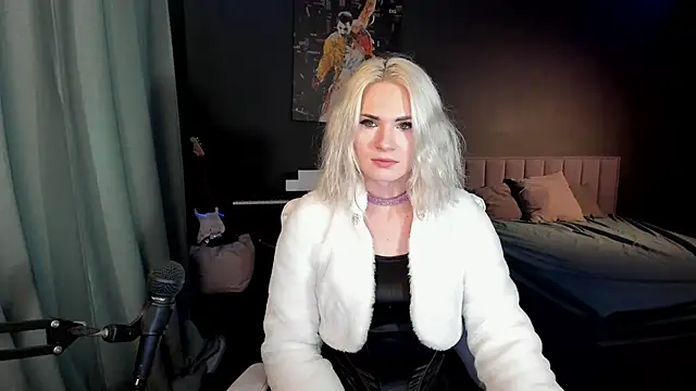 Snapshot of Milena_marshmalows chatting on February 16, 2025, 8:10 am Milena marshmalows online show from February 16, 2025, 8:10 am