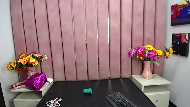 EmilyyEvans  online show from December 14, 2024, 1:38 pm