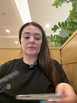 Sophie Eaton online show from November 4, 2025, 7:35 pm