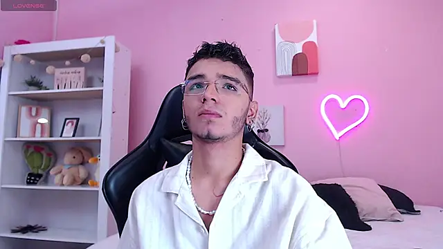 Ian Castillo  online show from January 17, 2025, 11:38 am