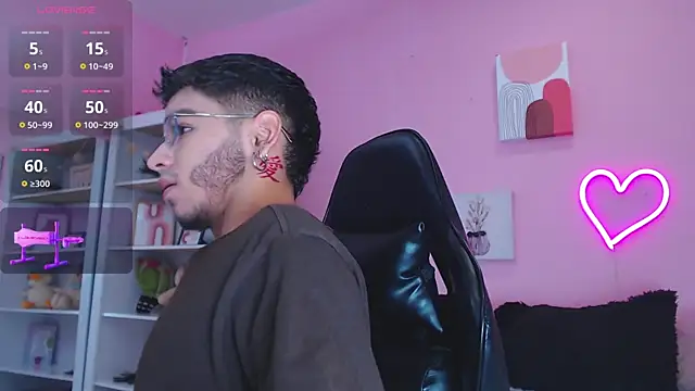 Ian Castillo  online show from February 6, 2025, 11:21 am