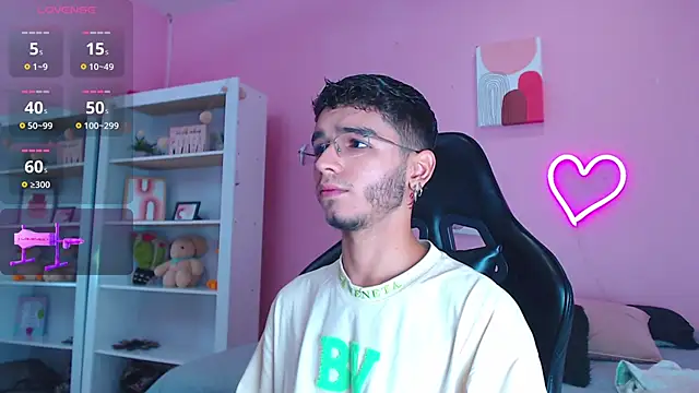 Ian Castillo  online show from February 7, 2025, 11:12 am