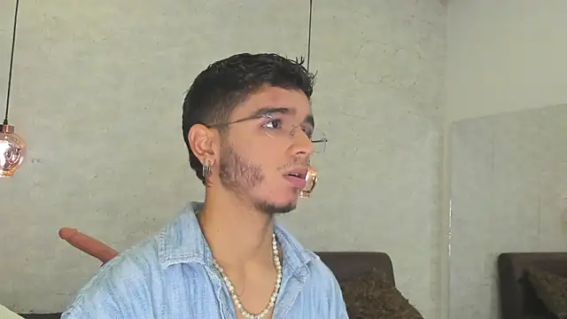 Ian Castillo  online show from February 10, 2025, 11:36 am