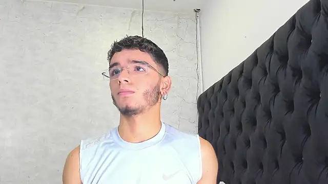 Ian Castillo  online show from February 14, 2025, 11:21 am