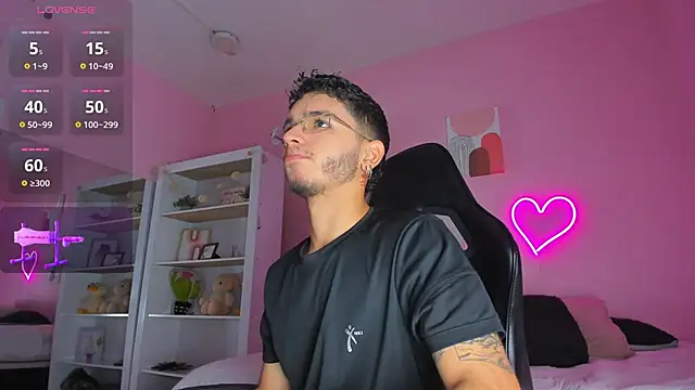 Ian Castillo  online show from March 1, 2025, 11:17 am