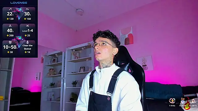 Ian Castillo  online show from December 19, 2025, 11:17 am