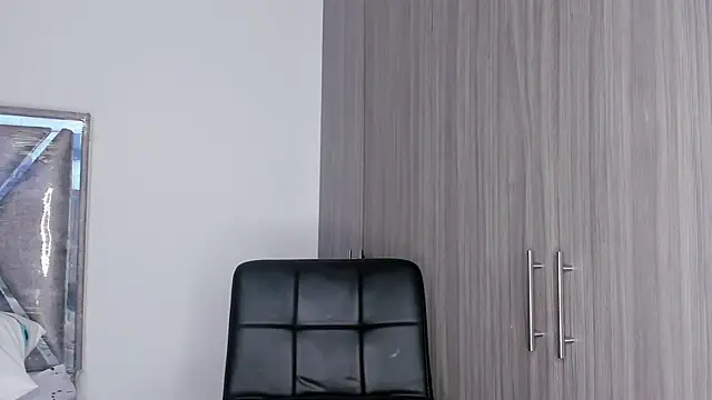 Kristen dollts online show from November 17, 2025, 1:55 am