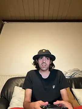 Snapshot of wolfwhite95 chatting on October 12, 2025, 1:04 am wolfwhite95 online show from October 12, 2025, 1:04 am