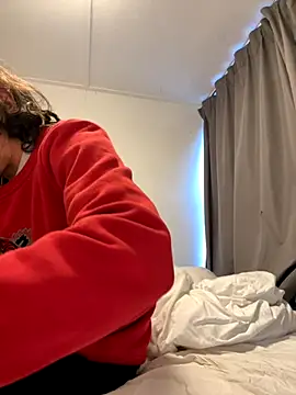 Snapshot of wolfwhite95 chatting on October 27, 2025, 3:27 pm wolfwhite95 online show from October 27, 2025, 3:27 pm