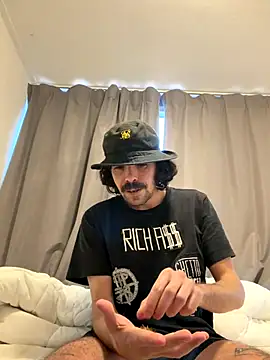 Snapshot of wolfwhite95 chatting on November 11, 2025, 1:33 pm wolfwhite95 online show from November 11, 2025, 1:33 pm