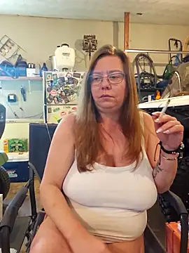 MsShelby40 online show from April 15, 2026, 1:29 pm